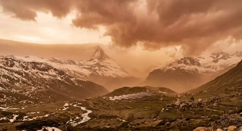 Сахарска прах над Европа: Как зимните бури „оцветиха“ Стария континент и удариха соларната енергия